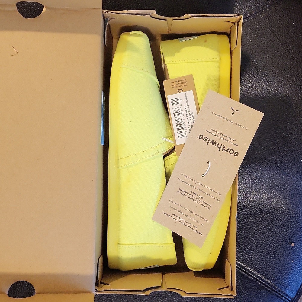 NIB Toms